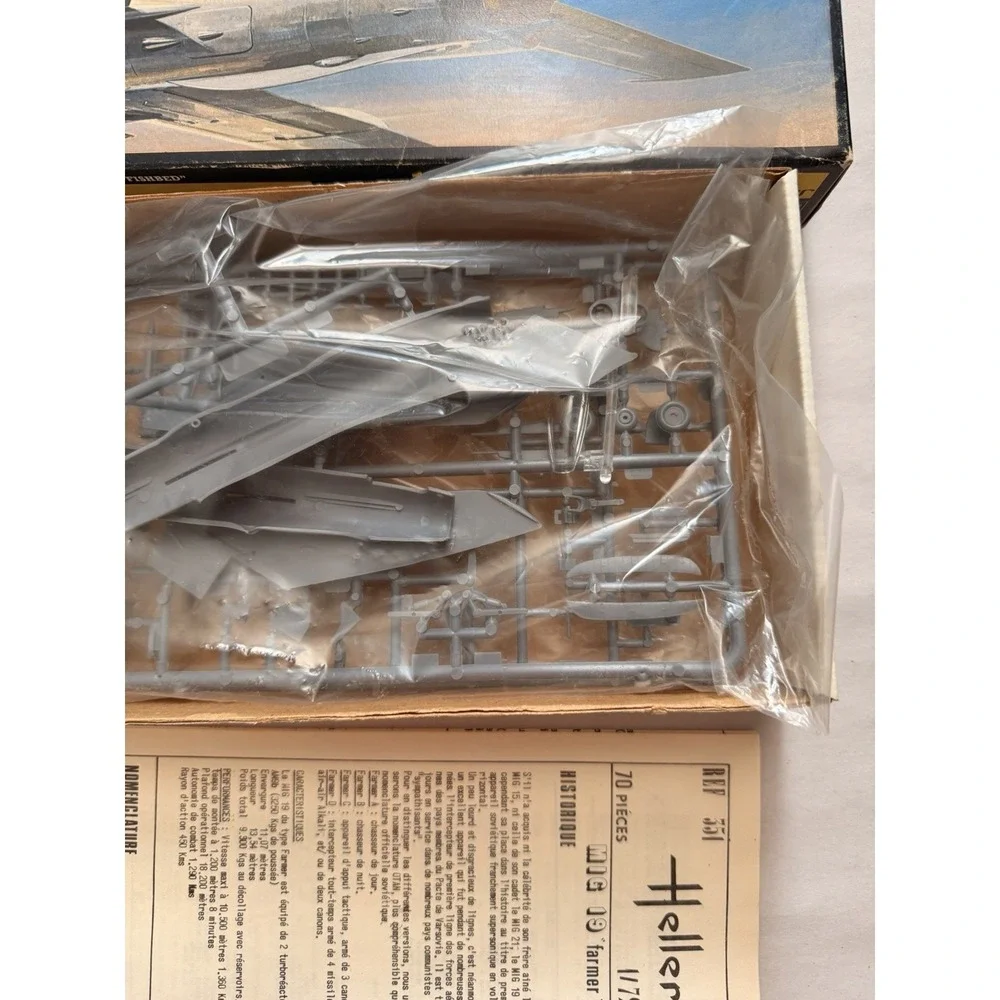 Heller 1/72 Mikoyan MiG-19 Farmer Soviet Jet Fighter Model Kit No 251 Vintage